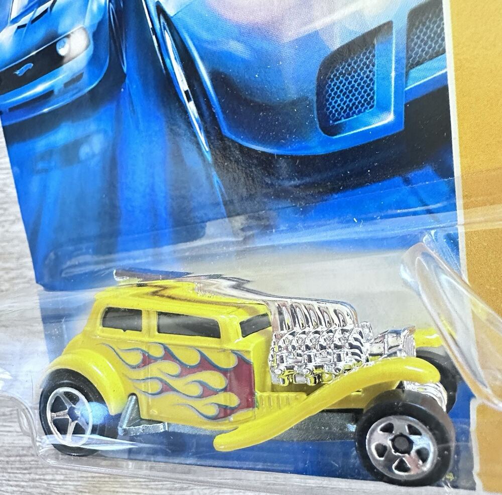 Yellow Straight Pipes Hot Rod - Hot Wheels 2007 New Models 12/36 1:64 New H26